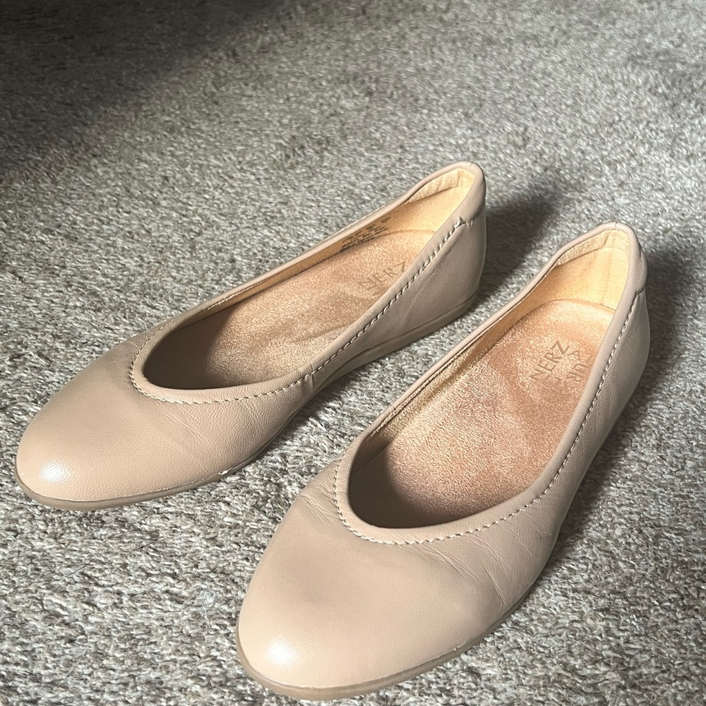 New Naturalizer Beige/Tan Flats